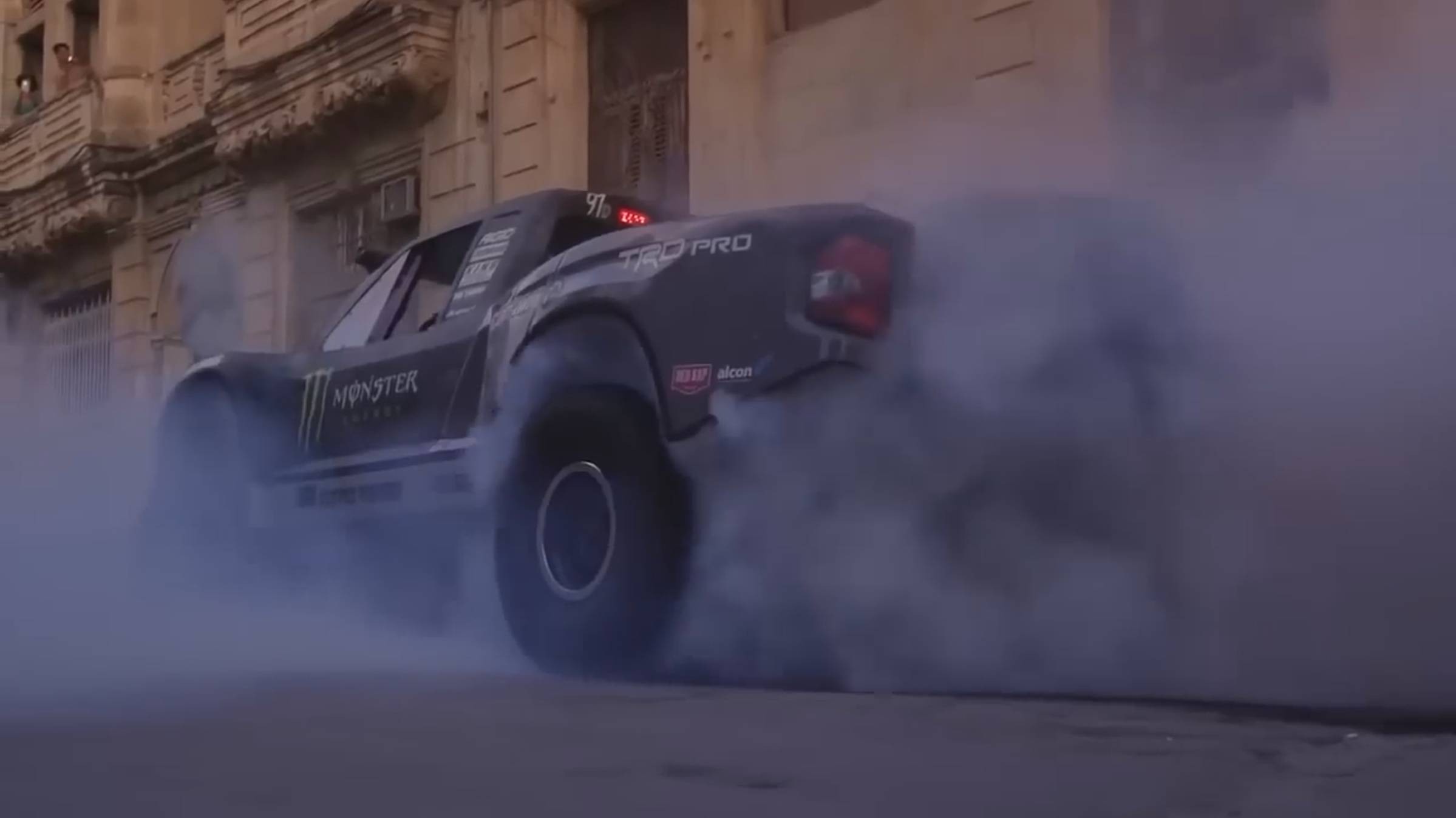 Арабская музыка ремикс( Arabian music remix) 2018 Классный клип с машиной смотреть онлайн