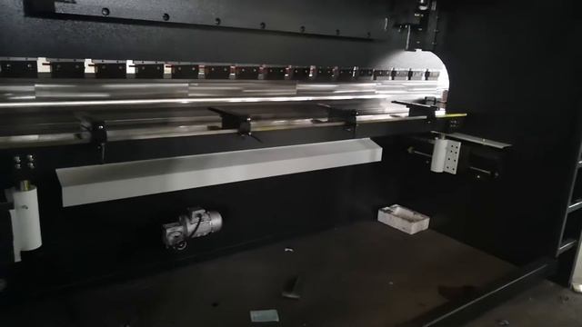 Cheap ESTUN E22 System WC67K 200T4000 CNC bending machine. смотреть онлайн