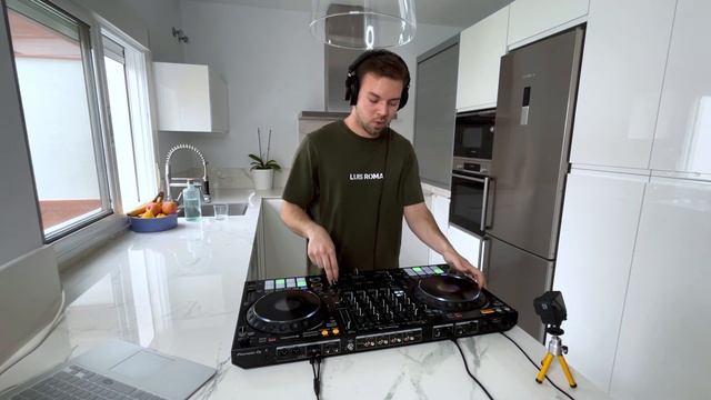 Deep House Kitchen Mix | Luis Roma | DJ Set 2024 смотреть онлайн
