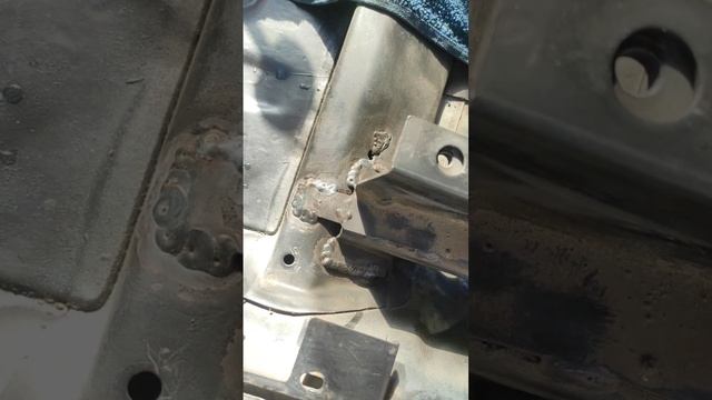 кронштейн водительского сиденья - лопнул смотреть онлайн