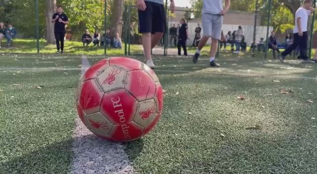 В Днепрорудненском профессиональном лицее прошли соревнования по футболу смотреть онлайн