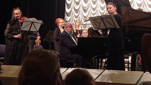 Виртуоз за роялем и камерный оркестр в Доме Учёных Новосибирска Классика смотреть онлайн