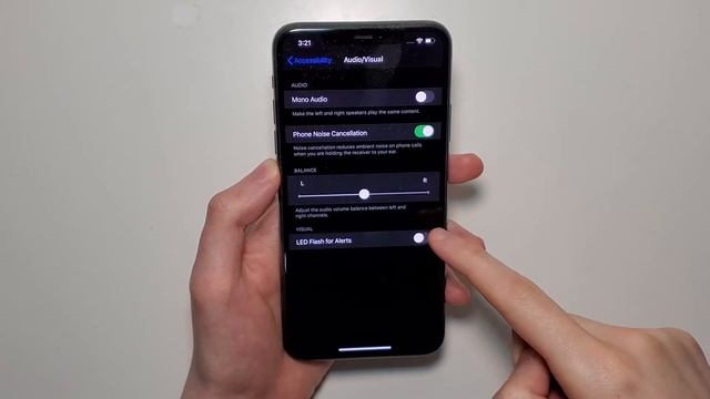 LED Flash For Alerts / Notifications How to Turn On iPhone 11 (iOS 13 & Newer) смотреть онлайн