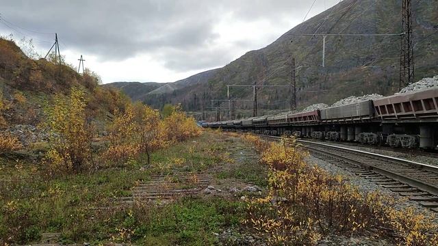 2ЭС10-223!!!!! Эксклюзив!!!С грузовым поездом, перегон Юкспорйок-Вудъявр!!! 28.09.2022г. смотреть онлайн