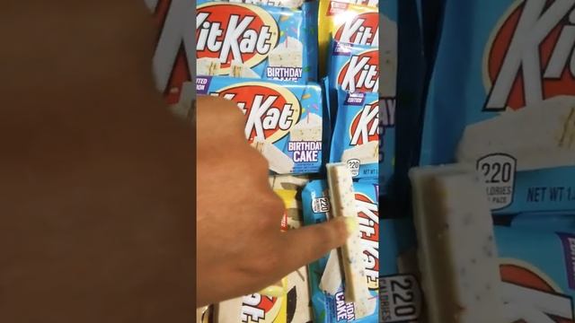 Apple Pie KitKat is finally HERE!!! смотреть онлайн