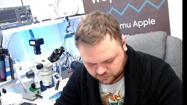 iPhone XR со слов клиента «отвалился проводок»
Будем менять NAND. смотреть онлайн
