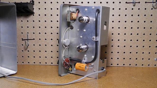 The Heathkit IG-102 RF Signal Generator смотреть онлайн