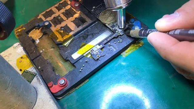 Desoldering WiFi chip in iPhone 7 смотреть онлайн
