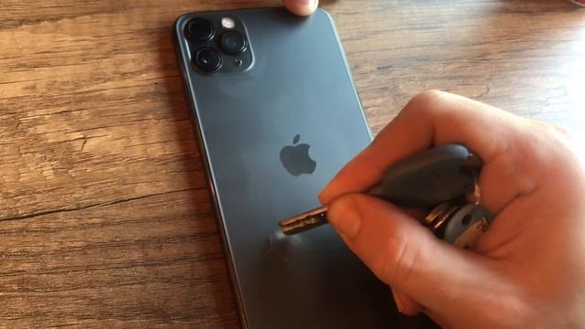 iPhone 11 Pro Max Scratch Resistance Test смотреть онлайн