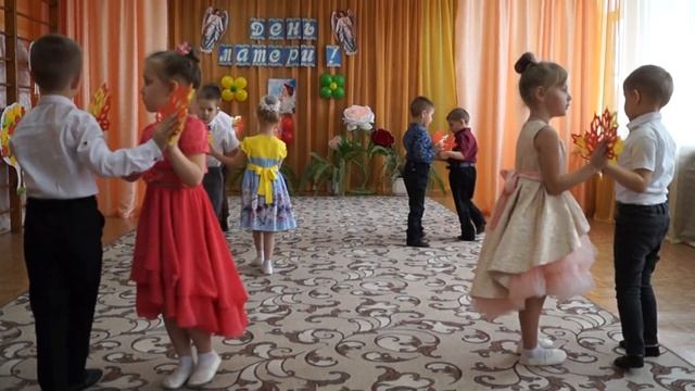 Поздравление с Днем Матери от воспитанников МБДОУ д/с "Колосок" п. Лев Толстой смотреть онлайн