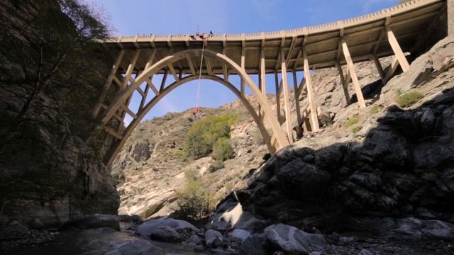 Bungee Jumping w/ Travis Fimmel: Man On a Mission | The Red Bulletin Presents смотреть онлайн