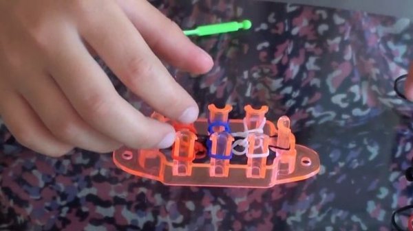 Браслет из резинок(российский флаг)