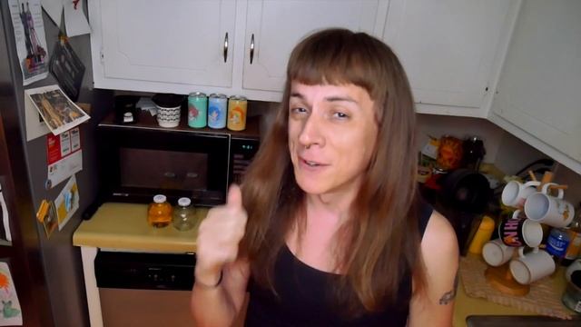 CHUGGING Martinelli's apple juice смотреть онлайн