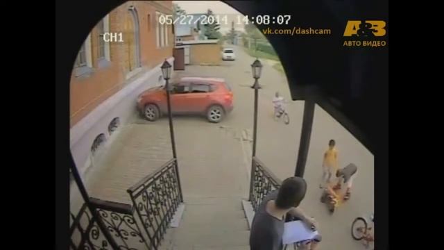 Самосуд над водителем грузовика! Жесть! Lynch the truck driver! смотреть онлайн