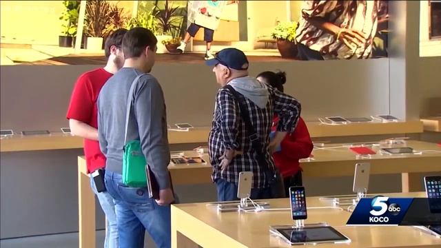 Apple store in Penn Square Mall could be first in nation to join union смотреть онлайн