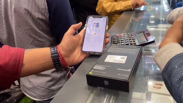 CHEAPEST IPHONES IN KAROL BAGH #gaffarmarket #iphone13promax (Msg me to buy used or unused Iphones) смотреть онлайн