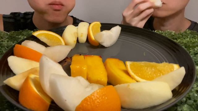 ASMR FRUITS (BANANA, MANGO, DRAGON FRUIT, ORANGE, APPLE, KR PEAR) MUKBANG (No Talking) EATING SOUND смотреть онлайн