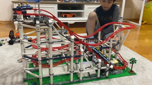 Lego Roller Coaster (Lego hız treni) 10261 + Lego BOOST (move hub + harici motor + sensör) смотреть онлайн