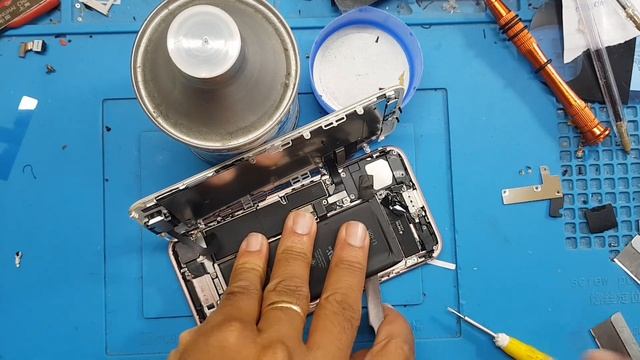 COMO TROCAR BATERIA IPHONE 7 model A 1778 смотреть онлайн