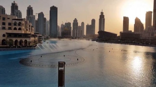 The Dubai Fountain - view from the Apple store