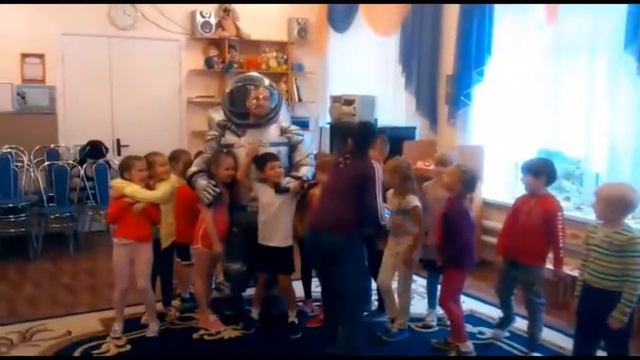 Космонавт в детском саду. смотреть онлайн