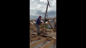 Подъем каркасных стен в одиночку, своими руками с помощью лебёдки / How to raise walls with a ladde