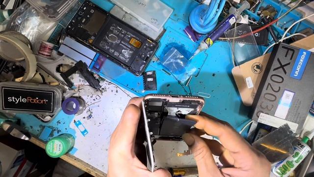 iPhone 8 battery replacement || Foxconn Battery #iphone #apple смотреть онлайн