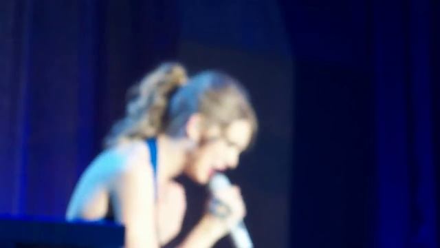 [HD] Taylor Swift - Dear John (live @ Ahoy Rotterdam) смотреть онлайн