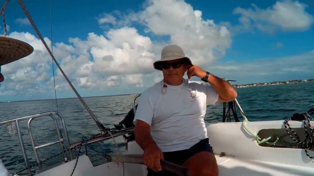 Sailing lessons on a Catalina 22 in Key Largo - Episode 4 (Apple and Rob) смотреть онлайн