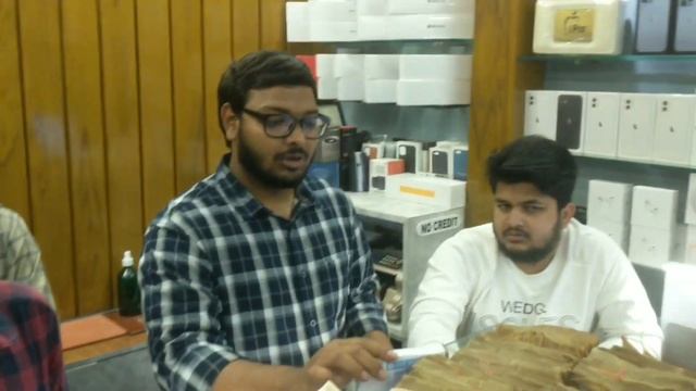 vamsi Reddy vlogs || buying with rs 10 notes with iPhone 13 Pro Max || DTSSIDHU смотреть онлайн