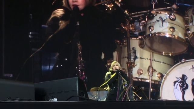 Fleetwood Mac - Gypsy (RDS Dublin, Ireland) смотреть онлайн