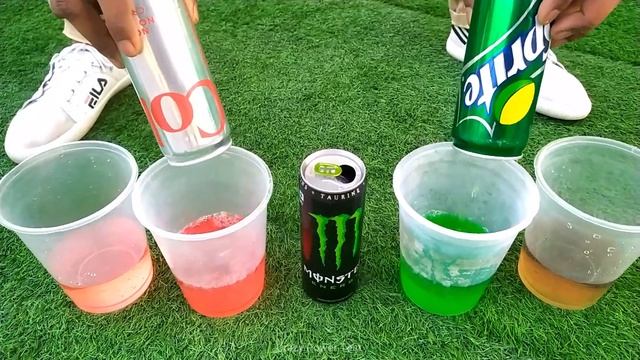 APPLE CANDY vs MENTOS and Coca Cola, Fruko, Monster, Sprite, Red Bull and Mentos in the toilet смотреть онлайн