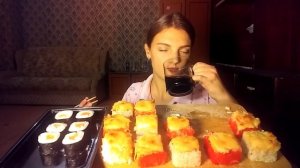 MUKBANG// СУШИ 🍣//РОЛЛЫ! Пробую запечённые первый раз!