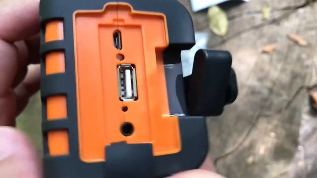Bugout Emergency weather radio and battery bank with solar and crank charger смотреть онлайн
