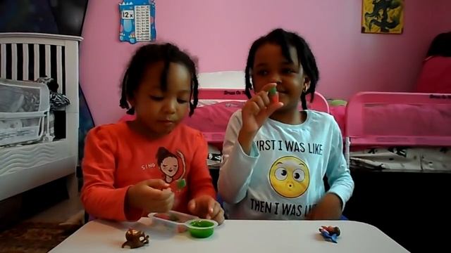 Amanda Tastes: Kadunks Berry Ka-Blast & Green Apple Ka-Pow