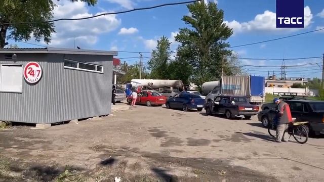 В Мариуполе начали работать три Первые АЗС. Дефицита топлива нет. Цены как в России. смотреть онлайн