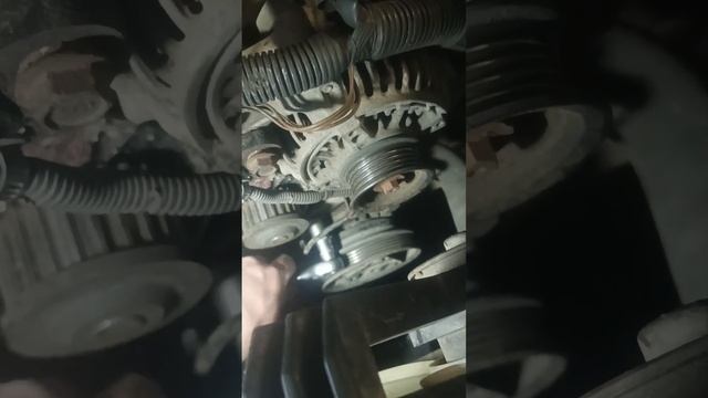 установка ремня грм двигателя 3S-FE, замена помпы охлаждающей жидкости. смотреть онлайн