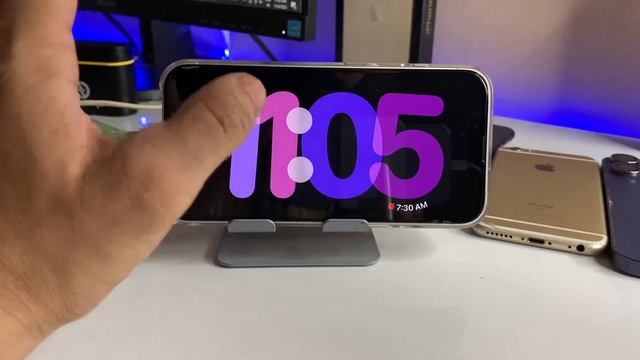iOS 17.1.1 Standby Mode - How to use & Customize Standby Mode on any iPhone смотреть онлайн