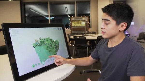 Lesson 3: Learn about Kodu instructions and program a Kodu to eat apples