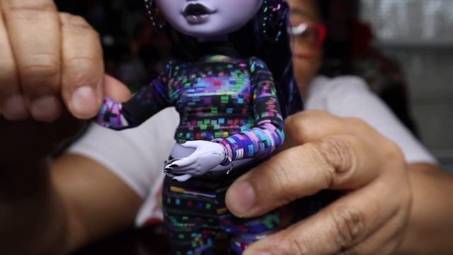 FINALLY SHADOW HIGH SERIES 2 REINA GLITCH DOLL UNBOXING- SHE WAS MY 3rd CHOICE 😍 смотреть онлайн