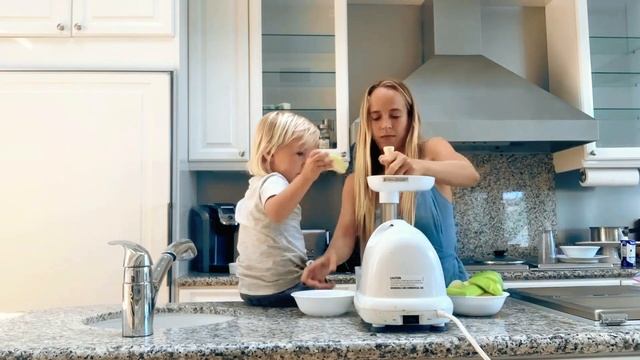 APPLE JUICE WITH A TWIST смотреть онлайн