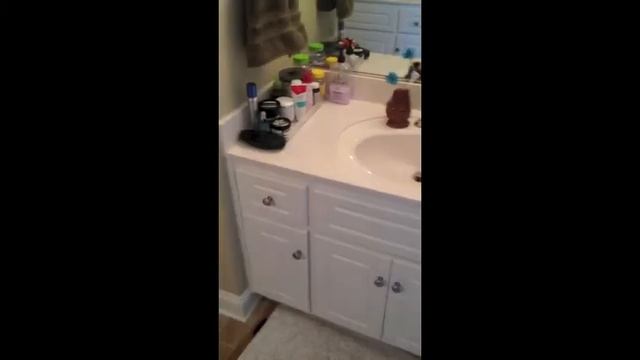 What's In My Shower/Bathroom Tour