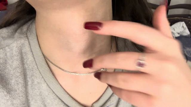 female Adam's apple. Swallowing and touching🫱🍎🫲 смотреть онлайн