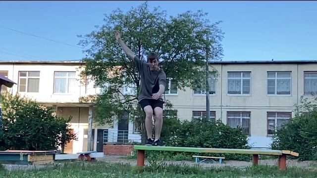 Как сделать сальто на пол винта / переднее сальто на пол винта / В какую сторону крутить винт? смотреть онлайн