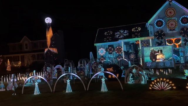 You Make It Feel Like Christmas - Gwen Stefani & Blake Shelton (LFL 2022) смотреть онлайн