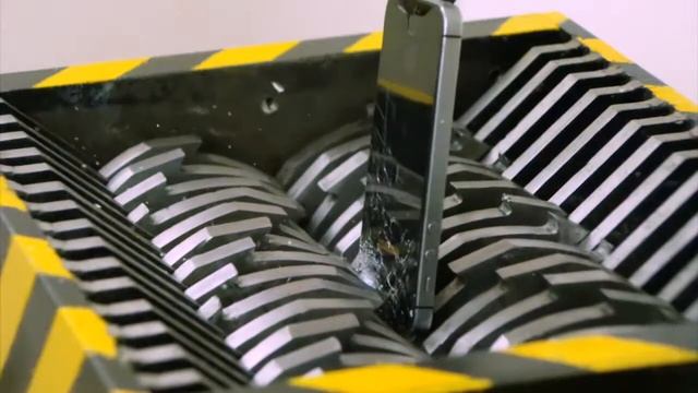Shredding all iphones ever made! смотреть онлайн