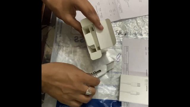 Apple 18W Charger Unboxing смотреть онлайн