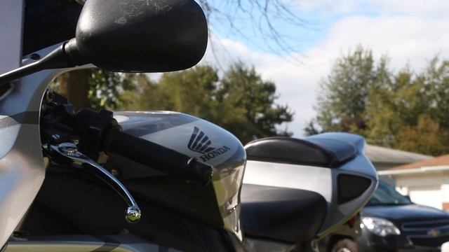 Space Grey iPhone 6 Plus On A Motorcycle смотреть онлайн