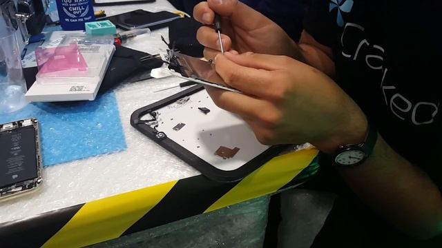 How to fix a cracked iPhone 6 screen in minutes смотреть онлайн