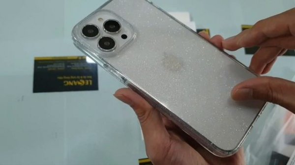 iPhone 15 Pro Max Spigen Liquid Crystal Glitter Case First Look & Hands On